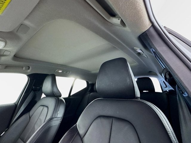 2023 Volvo XC40 Plus Bright Theme