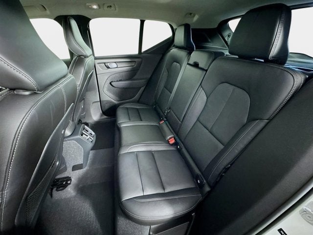 2023 Volvo XC40 Plus Bright Theme