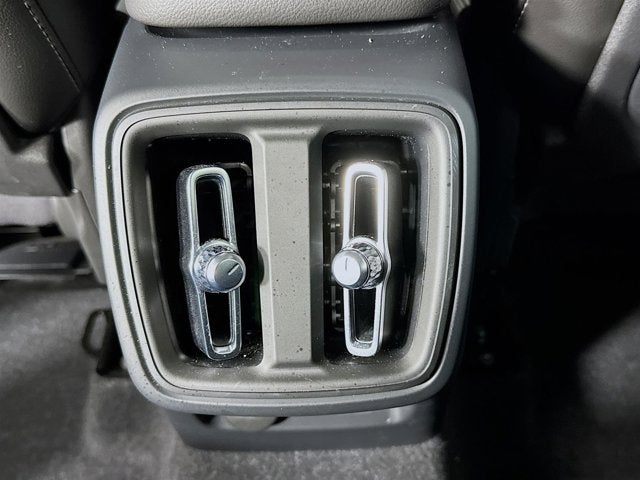 2023 Volvo XC40 Plus Bright Theme