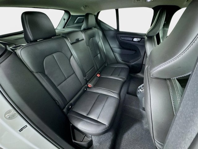 2023 Volvo XC40 Plus Bright Theme