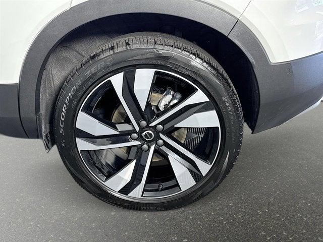 2023 Volvo XC40 Plus Bright Theme