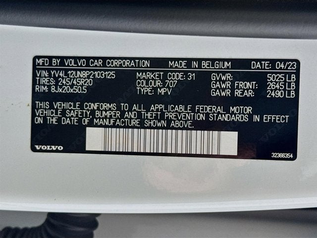 2023 Volvo XC40 Plus Bright Theme
