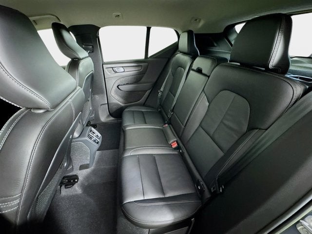 2023 Volvo XC40 Core