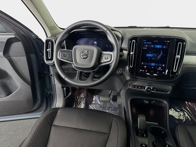 2023 Volvo XC40 Core