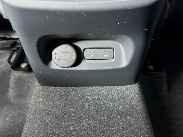 2023 Volvo XC40 Core