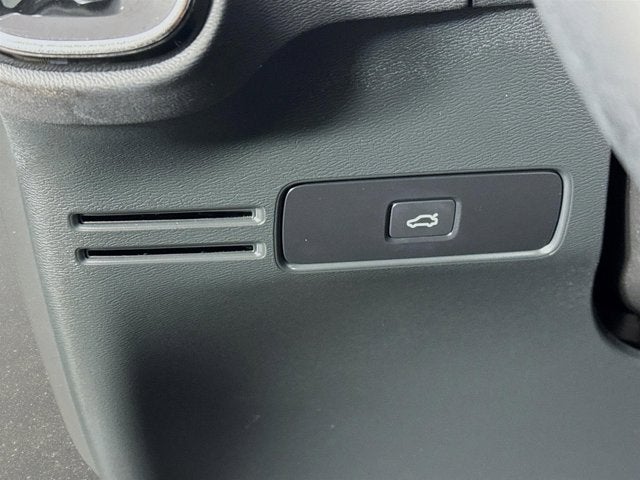 2023 Volvo XC40 Plus Dark Theme