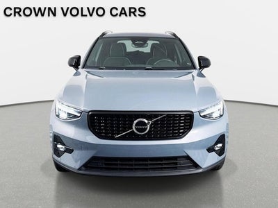 2023 Volvo XC40 Plus Dark Theme