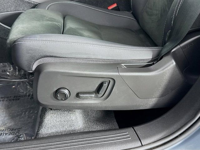 2023 Volvo XC40 Plus Dark Theme