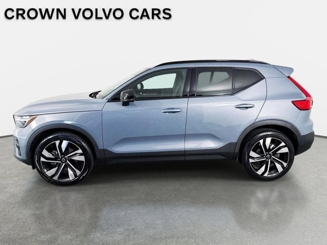 2023 Volvo XC40 Plus Dark Theme