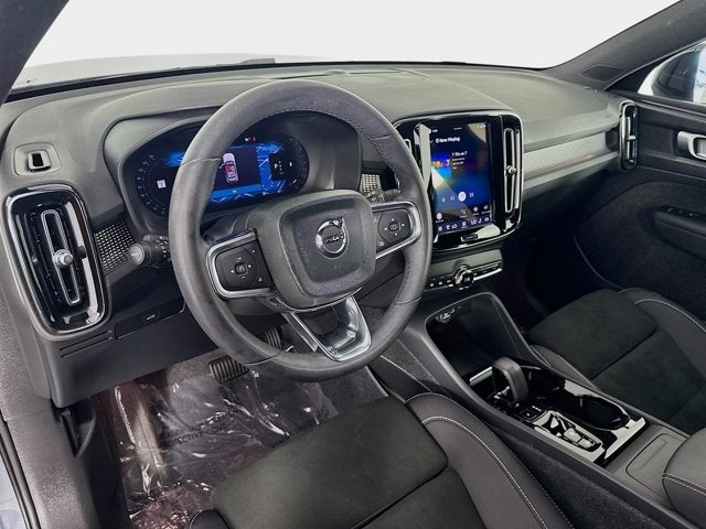 2023 Volvo XC40 Plus Dark Theme