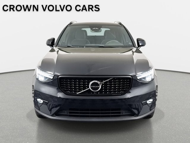 2023 Volvo XC40 Plus Dark Theme