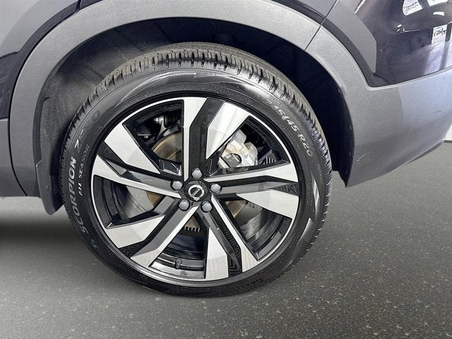 2023 Volvo XC40 Plus Dark Theme