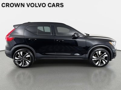 2023 Volvo XC40 Plus Dark Theme