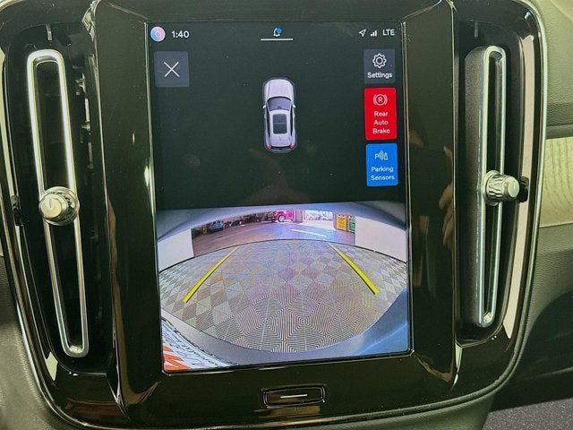 2023 Volvo XC40 Plus Dark Theme