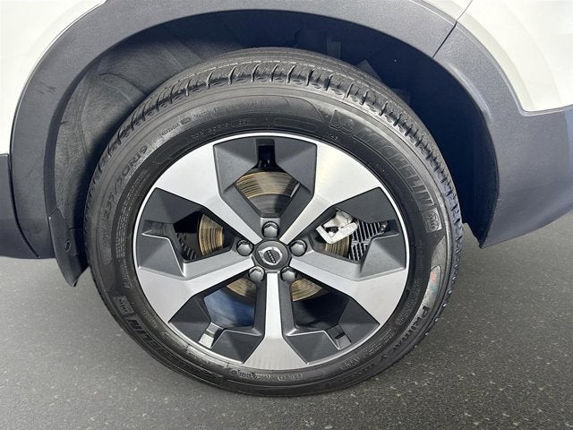 2023 Volvo XC40 Plus Dark Theme