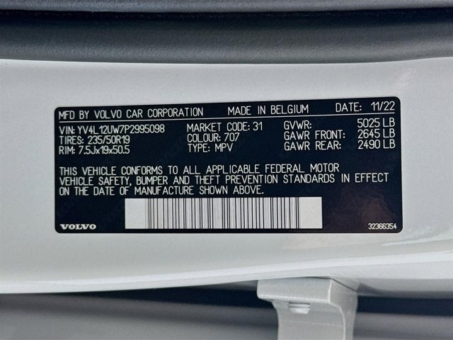 2023 Volvo XC40 Plus Dark Theme