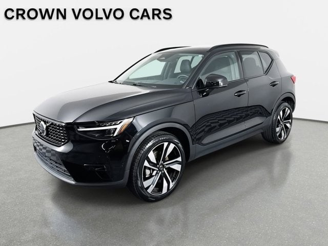 2023 Volvo XC40 Ultimate Dark Theme