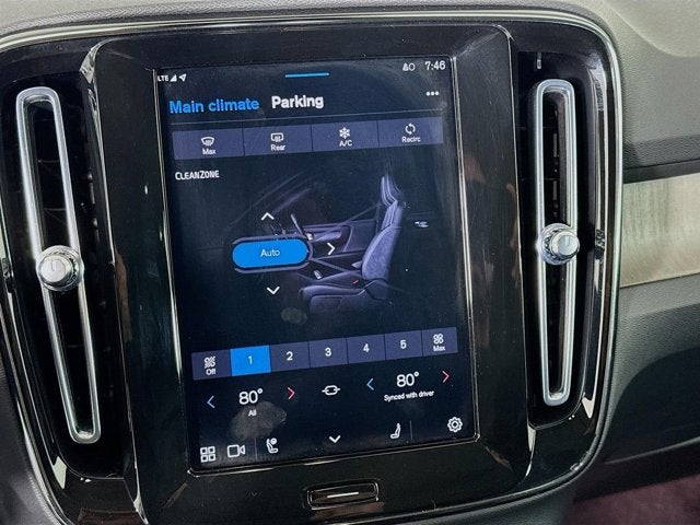 2023 Volvo XC40 Ultimate Dark Theme