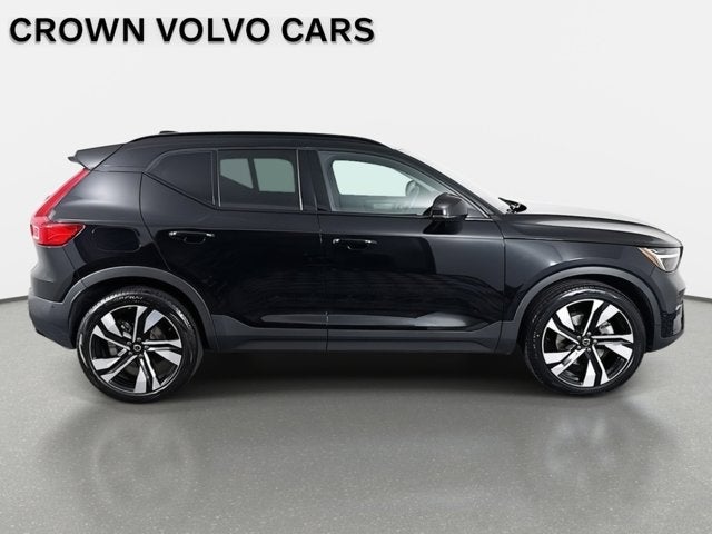 2023 Volvo XC40 Ultimate Dark Theme