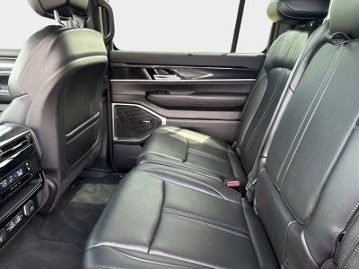 2023 Jeep Wagoneer Base