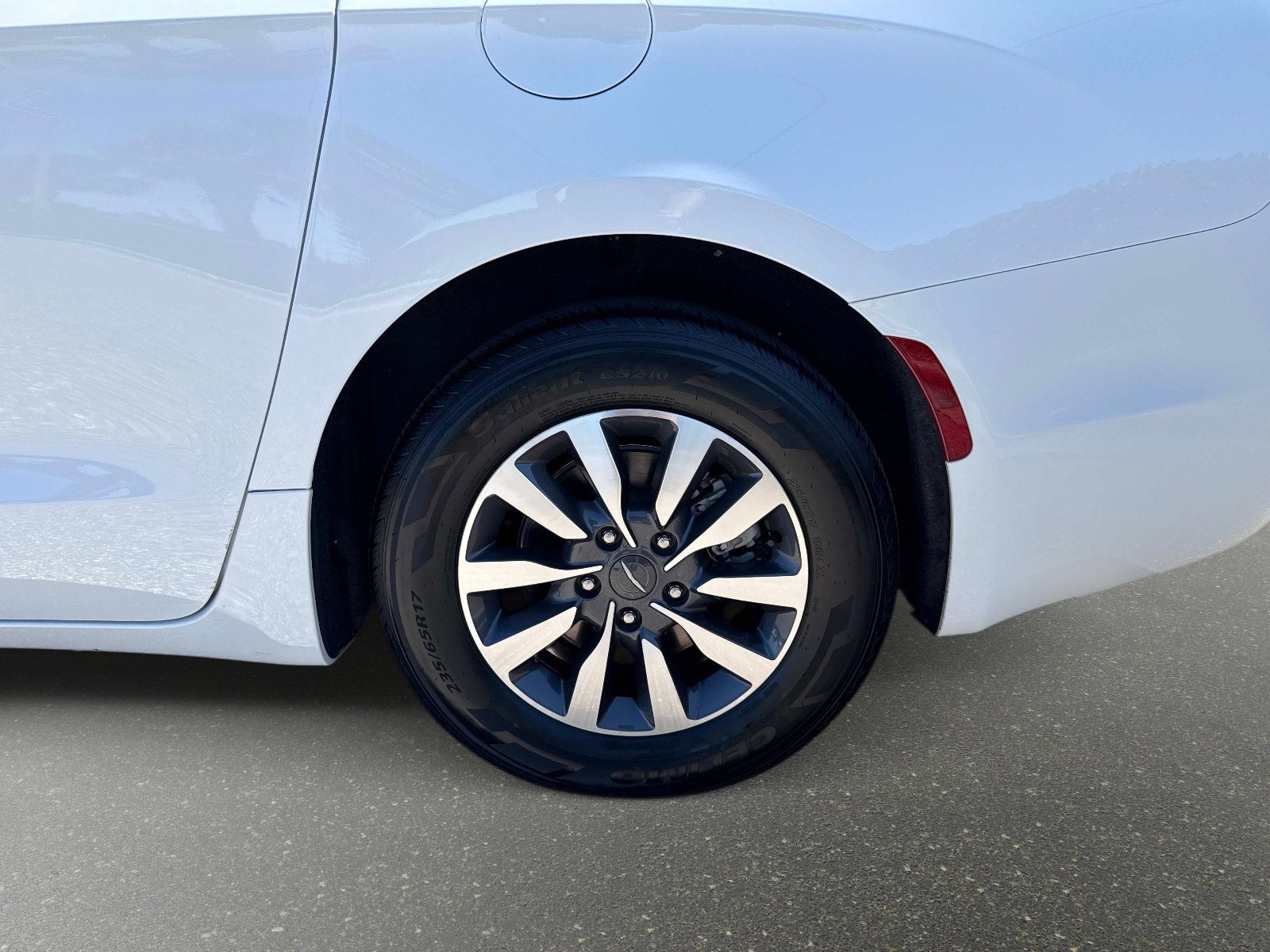 2024 Chrysler Pacifica Hybrid Select