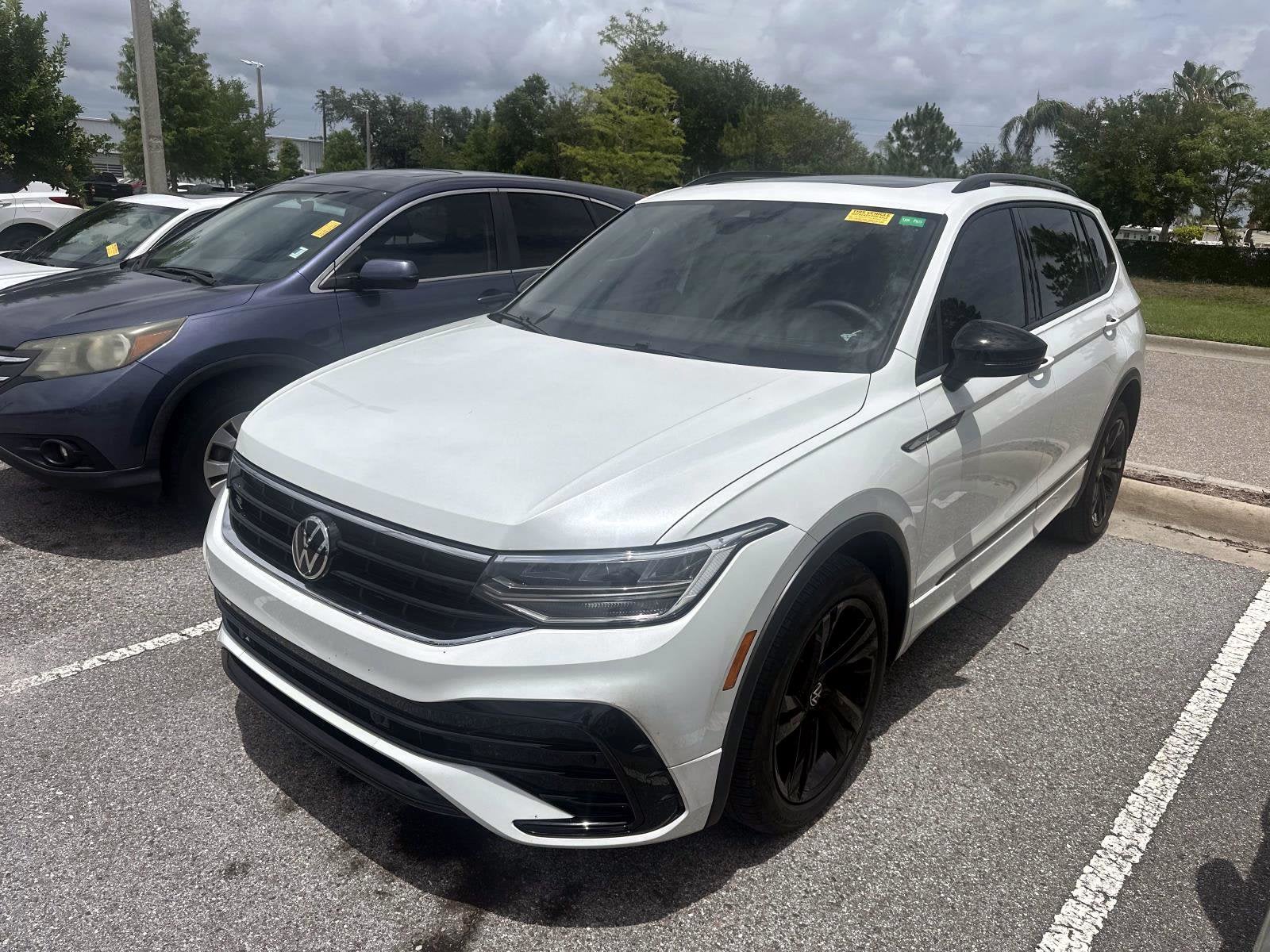 2023 Volkswagen Tiguan SE R-Line Black
