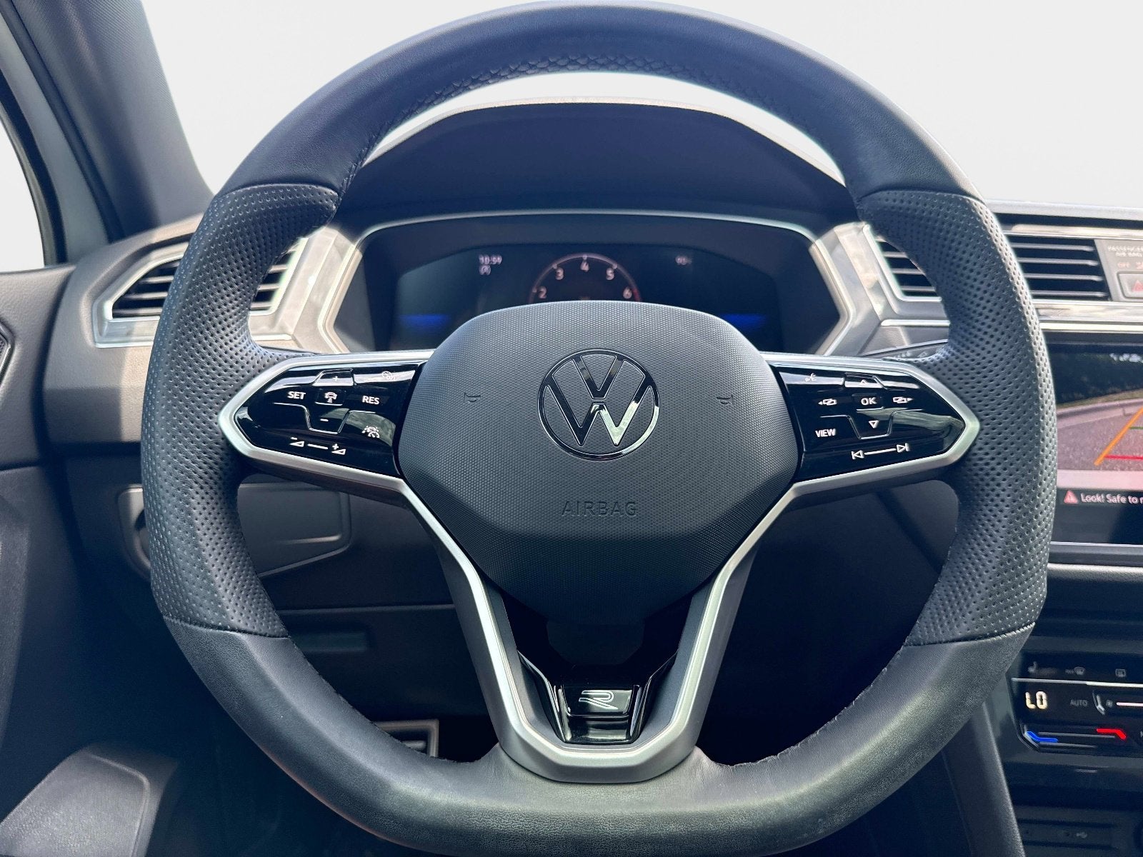 2023 Volkswagen Tiguan SE R-Line Black