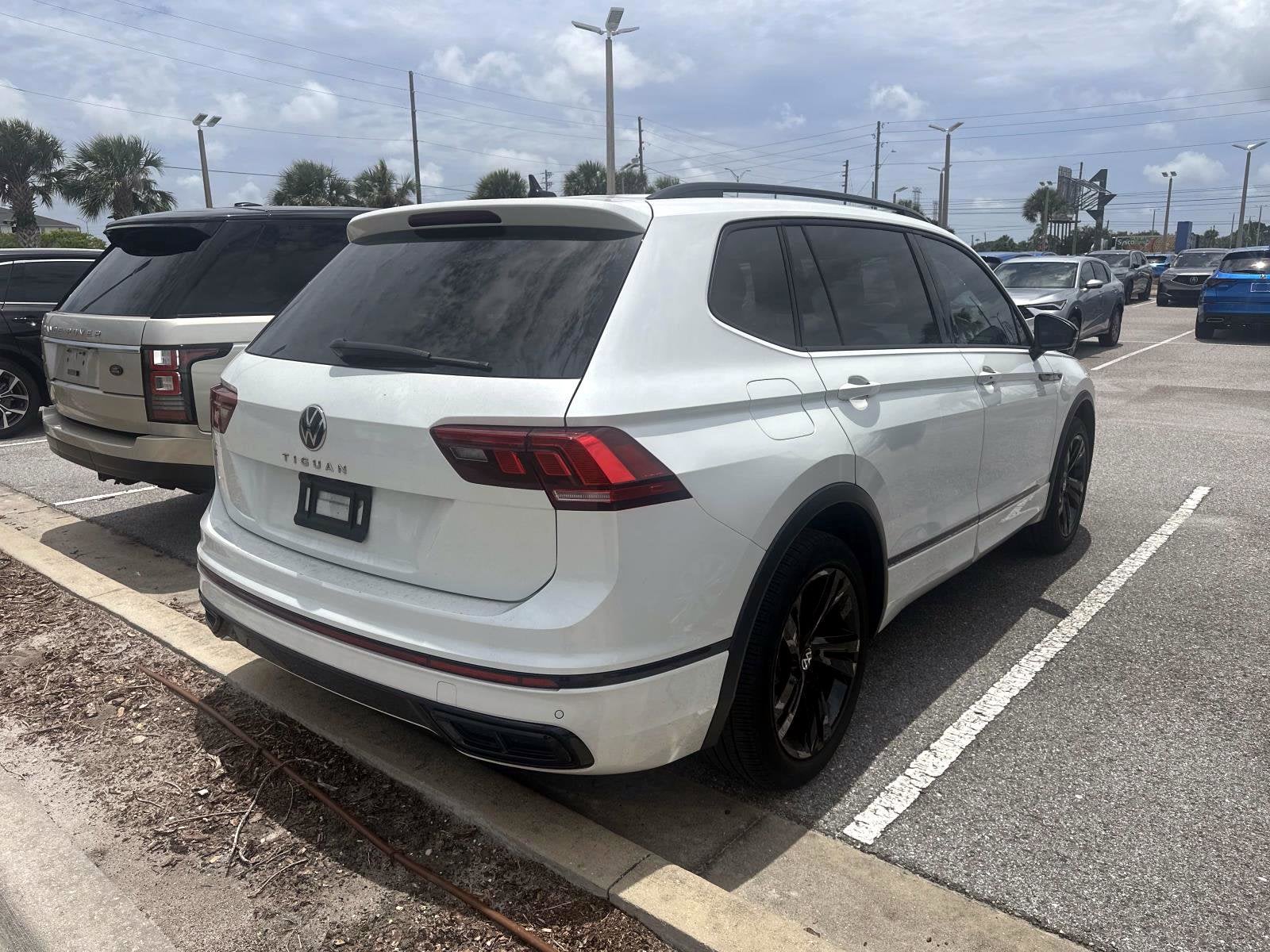 2023 Volkswagen Tiguan SE R-Line Black