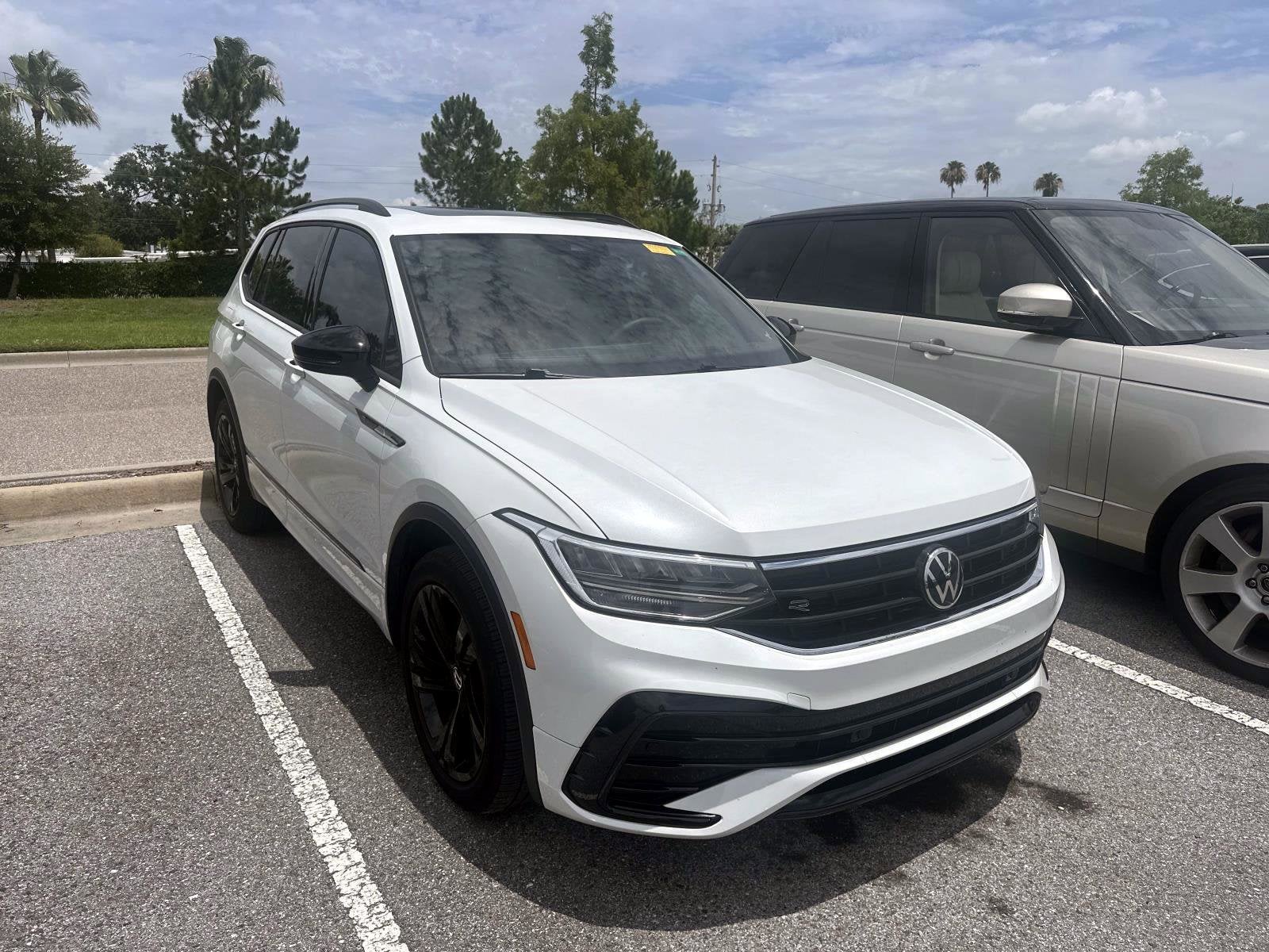 2023 Volkswagen Tiguan SE R-Line Black