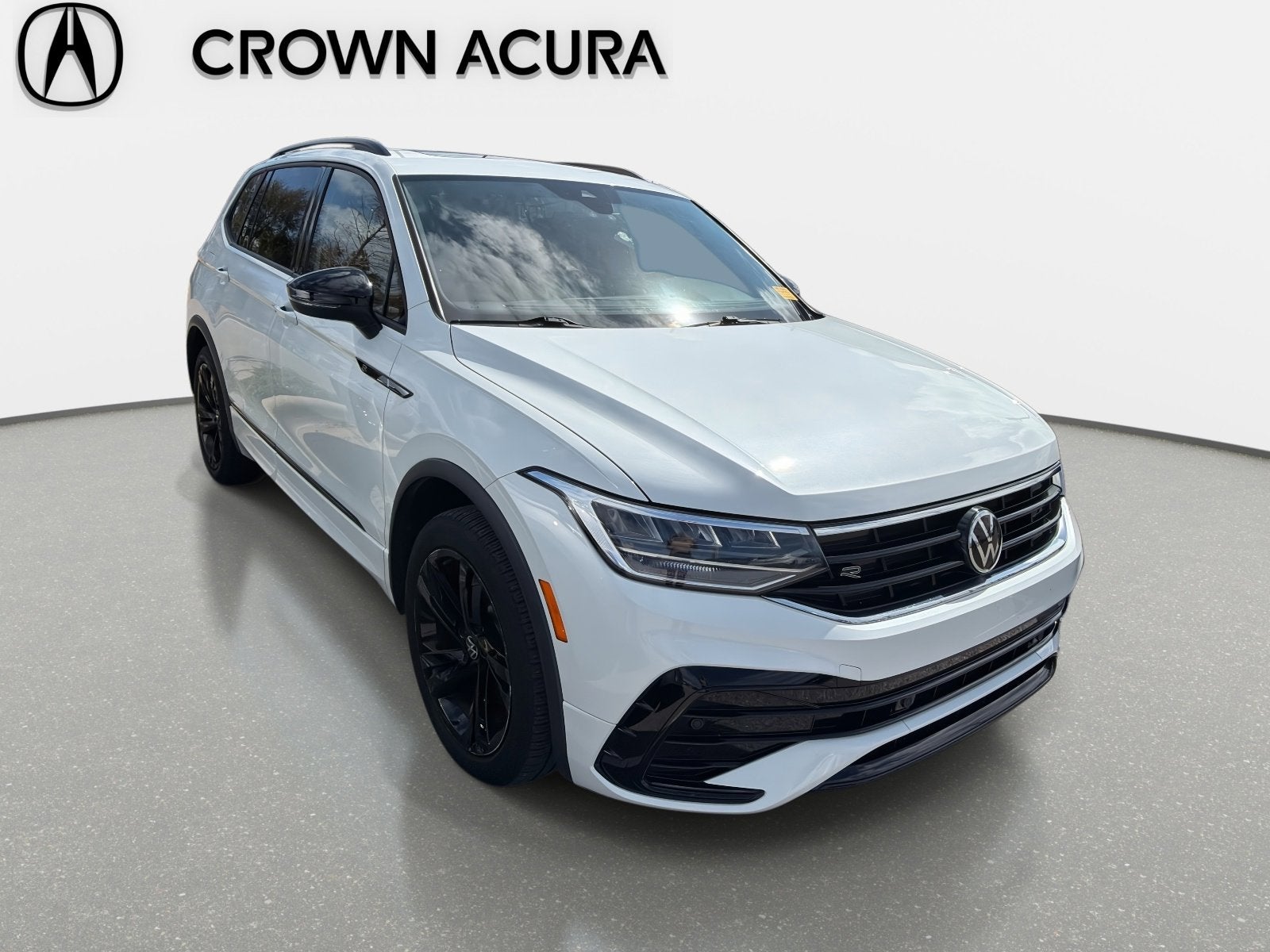 2023 Volkswagen Tiguan SE R-Line Black