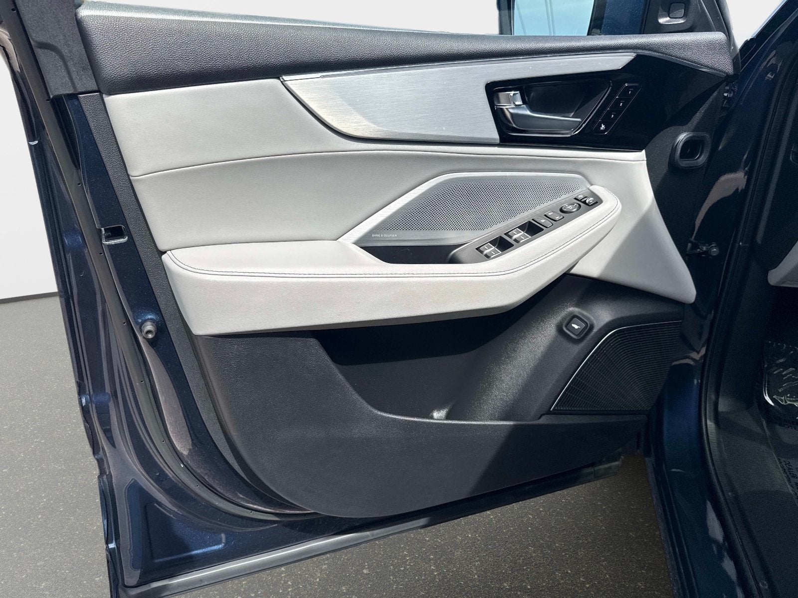 2025 Acura MDX w/Technology Package