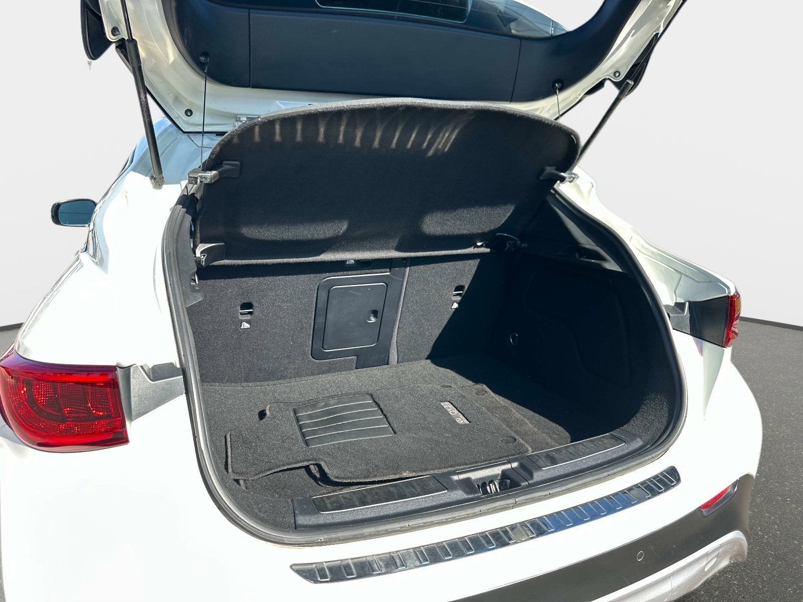 2017 INFINITI QX30 Premium